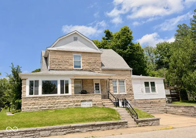 2nd image of 521 S Grant St, Bloomington, IN 47401 | MLS# 22102682