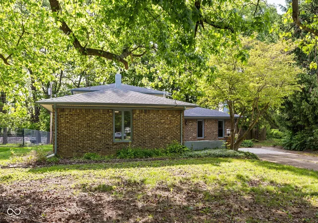 Photo 2 of Single family home for sale at 310 S Serenity Way, Greenwood, IN 46142 | MLS# 22102790 | Listing updated on 2026-09-21