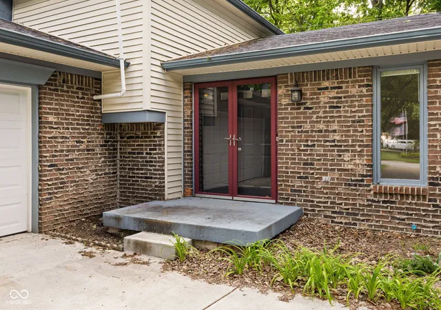 Photo 3 of Single family home for sale at 310 S Serenity Way, Greenwood, IN 46142 | MLS# 22102790 | Listing updated on 2026-09-21