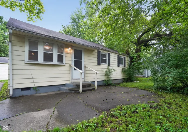 Homes for sale in Indianapolis, IN | 7402 E 46th St, Indianapolis, IN 46226 | MLS# 22102800