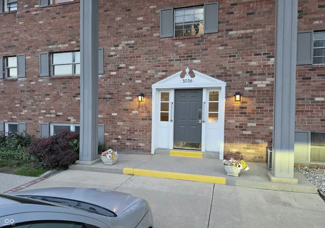 Photo 2 of Sale Pending at 3036 Lake Shore Dr #UNIT D, Indianapolis, IN 46205 | MLS# 22102853 | Listing updated on 2026-09-30