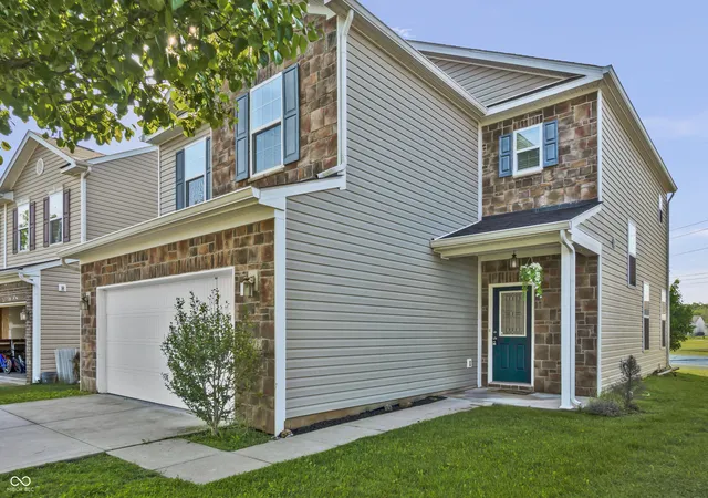3rd image of 2273 Shadow Bend Dr, Columbus, IN 47201 | MLS# 22102867