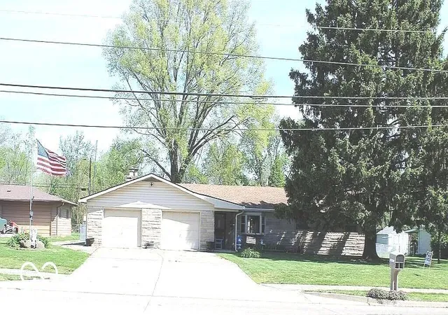 1st image of 10420 Bradford Rd, Avon, IN 46123 | MLS# 22102963