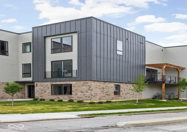 1st image of 326 N Summit St, Indianapolis, IN 46201 | MLS# 22102990