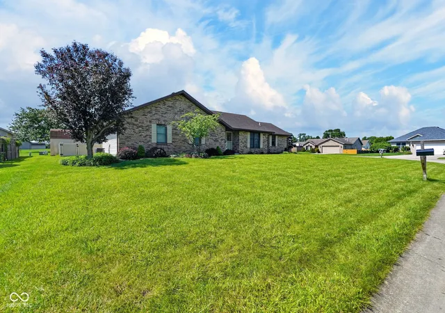 Homes for sale in Muncie, IN | 5505 W Sudbury Dr, Muncie, IN 47304 | MLS# 22103009