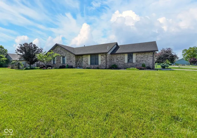 Homes for sale in Muncie, IN | 5505 W Sudbury Dr, Muncie, IN 47304 | MLS# 22103009