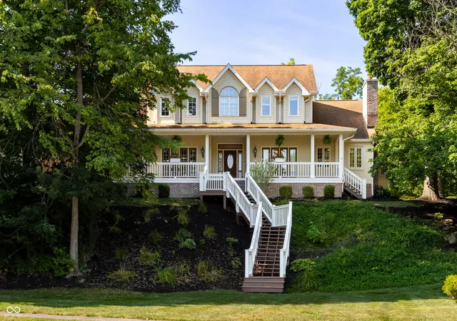 2nd image of 10195 Oak Ridge Dr, Zionsville, IN 46077 | MLS# 22103032