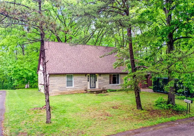 1st image of 1609 E Woodland Dr, Bloomington, IN 47408 | MLS# 22103039