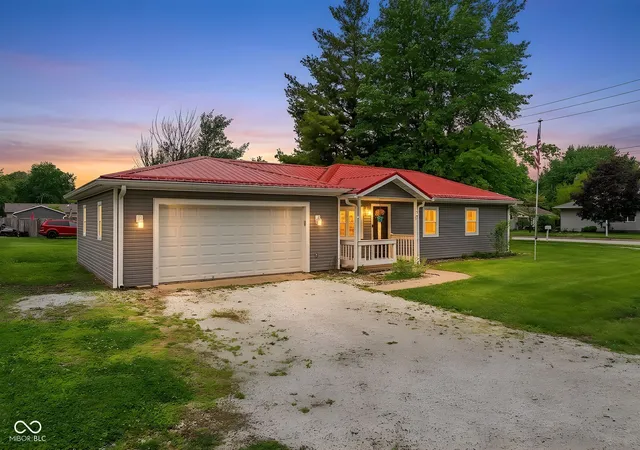4th image of 1707 E Wabash Ave, Crawfordsville, IN 47933 | MLS# 22103056