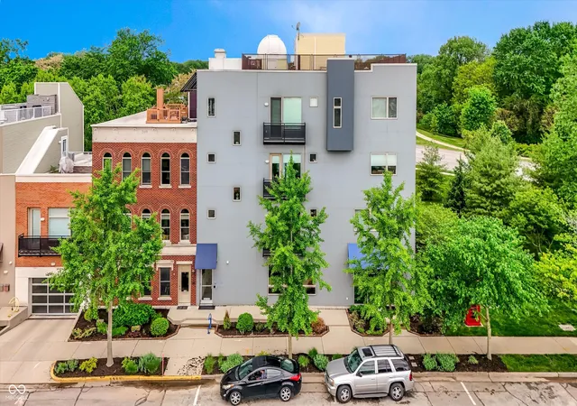 1st image of 1030 Jackson St, Columbus, IN 47201 | MLS# 22103069