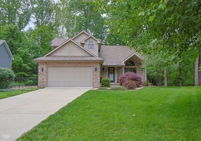 Homes for sale in Columbus, IN | 1122 Bitterwood Ct, Columbus, IN 47201 | MLS# 22103095