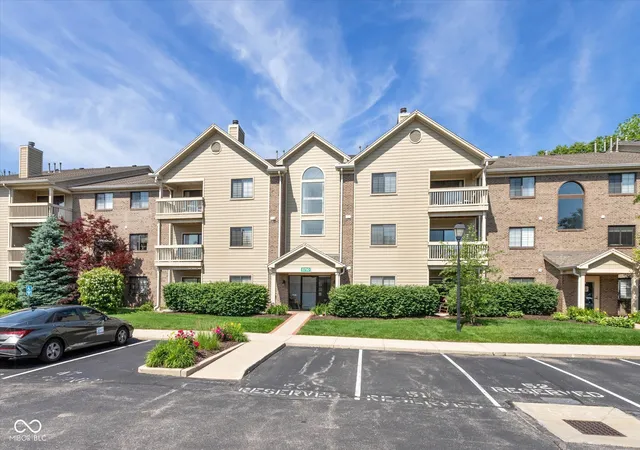Homes for sale in Indianapolis, IN | 8750 Yardley Ct #202, Indianapolis, IN 46268 | MLS# 22103107