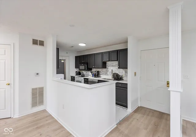 Homes for sale in Indianapolis, IN | 8750 Yardley Ct #202, Indianapolis, IN 46268 | MLS# 22103107