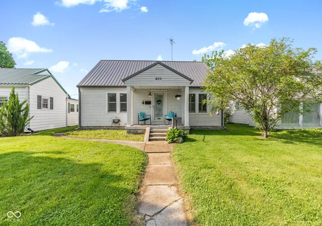 Homes for sale in Alexandria, IN | 609 W Broadway St, Alexandria, IN 46001 | MLS# 22103140