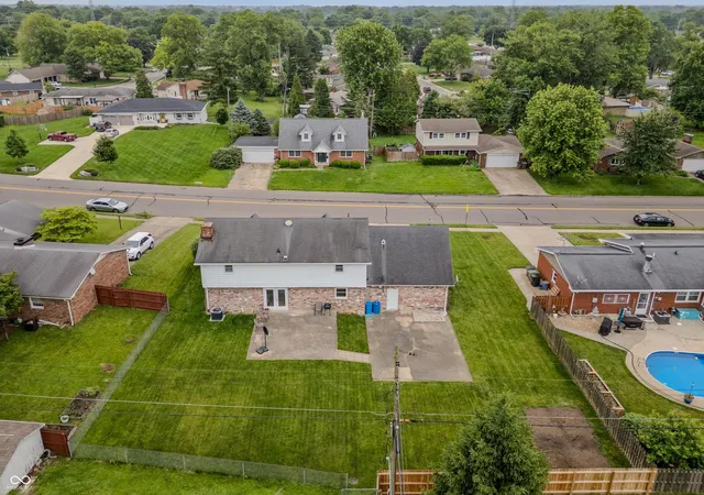 Homes for sale in Columbus, IN | 3232 Fairlawn Dr, Columbus, IN 47203 | MLS# 22103159