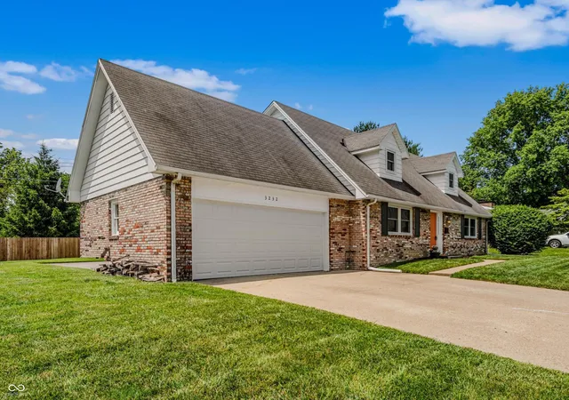 Homes for sale in Columbus, IN | 3232 Fairlawn Dr, Columbus, IN 47203 | MLS# 22103159