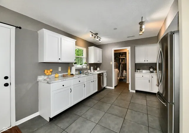 4th image of 9890 Sapphire Berry Ln, Fishers, IN 46038 | MLS# 22103176