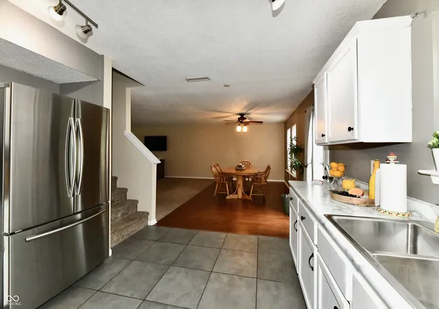 5th image of 9890 Sapphire Berry Ln, Fishers, IN 46038 | MLS# 22103176