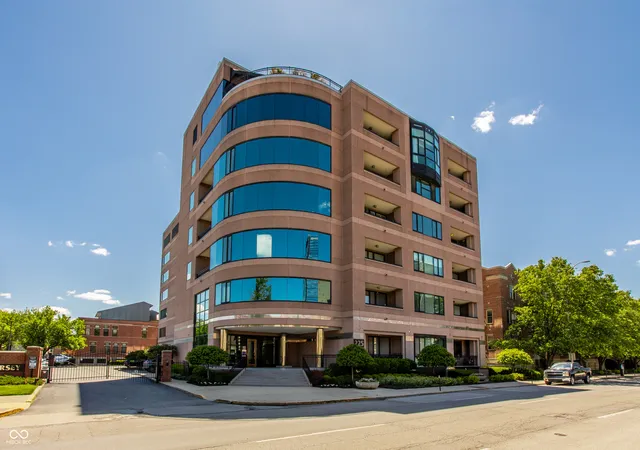 1st image of 225 N New Jersey St #42, Indianapolis, IN 46204 | MLS# 22103187