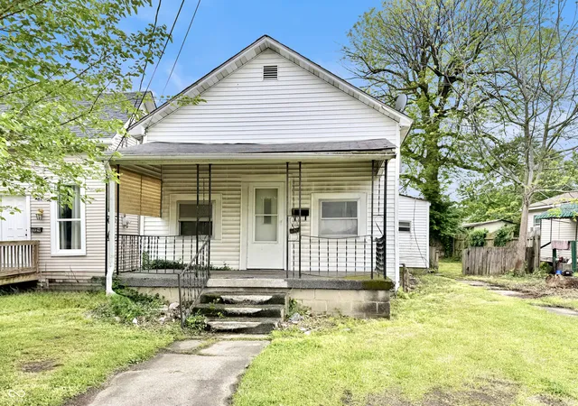 1st image of 1327 S Harrison St, Shelbyville, IN 46176 | MLS# 22103204