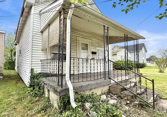 2nd image of 1327 S Harrison St, Shelbyville, IN 46176 | MLS# 22103204