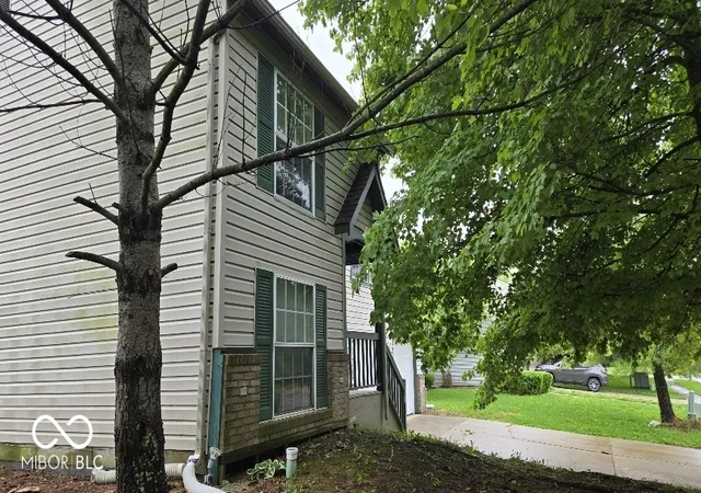 2nd image of 3759 Black Locust Dr, Indianapolis, IN 46235 | MLS# 22103250