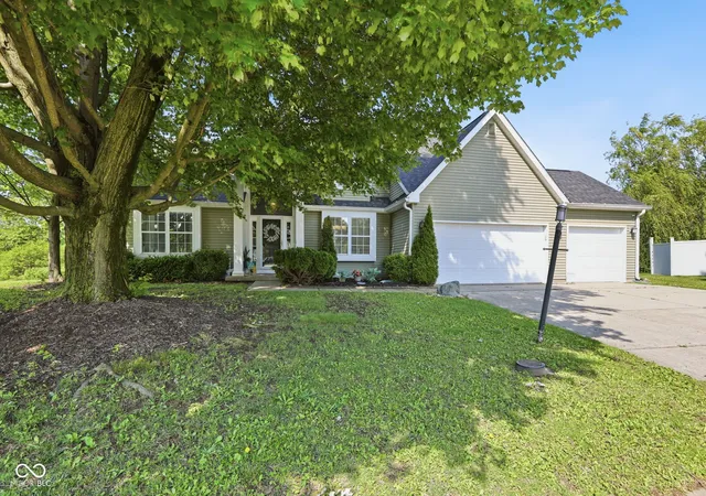 Homes for sale in Indianapolis, IN | 10605 Young Lake Dr, Indianapolis, IN 46239 | MLS# 22103264