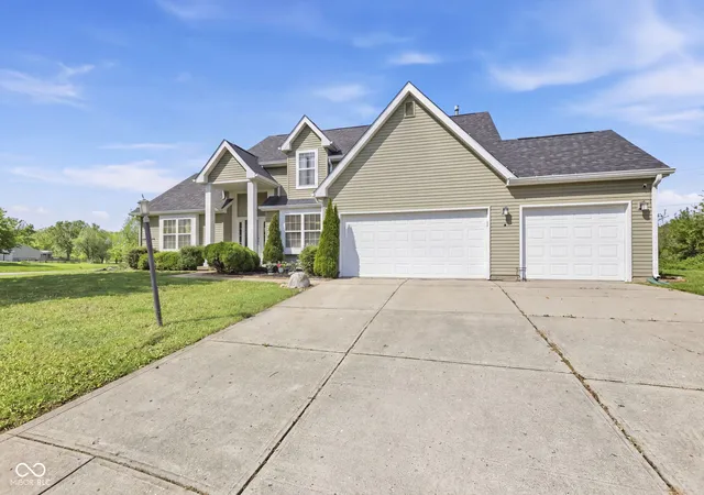 Homes for sale in Indianapolis, IN | 10605 Young Lake Dr, Indianapolis, IN 46239 | MLS# 22103264