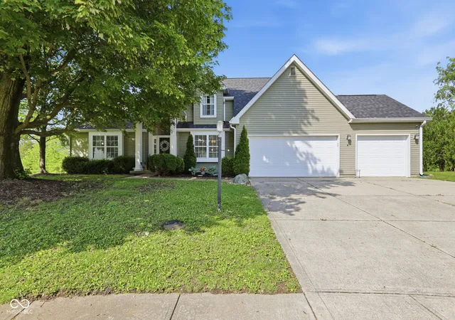 Homes for sale in Indianapolis, IN | 10605 Young Lake Dr, Indianapolis, IN 46239 | MLS# 22103264