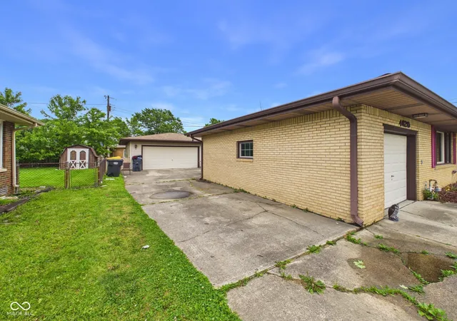 Photo 3 of Single family home for sale at 4620 Southview Dr, Anderson, IN 46013 | MLS# 22103278 | Listing updated on 2026-08-04