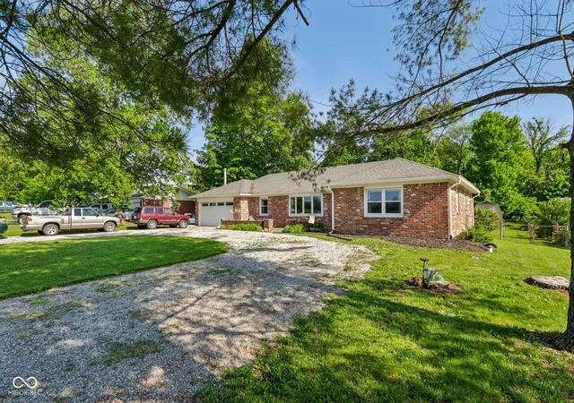 Homes for sale in Clayton, IN | 3826 E County Road 700 S, Clayton, IN 46118 | MLS# 22103283