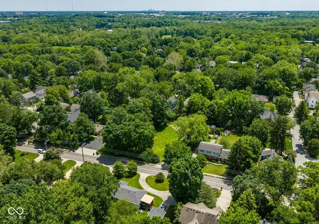 3rd image of 725 W Oak St, Zionsville, IN 46077 | MLS# 22103292