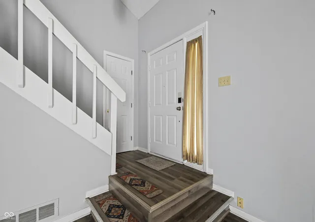 4th image of 2524 Chaseway Ct, Indianapolis, IN 46268 | MLS# 22103337