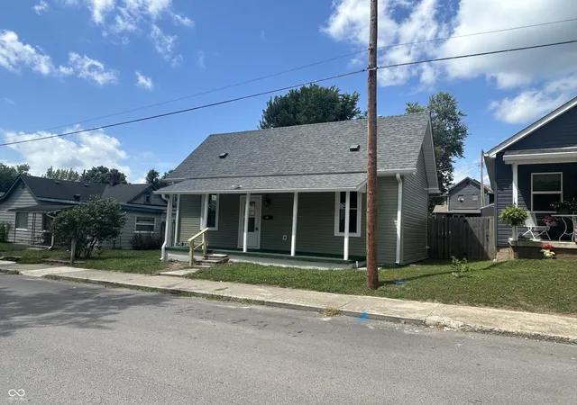Photo 1 of Sale Pending at 430 E Walnut St, Martinsville, IN 46151 | MLS# 22103351 | Listing updated on 2026-08-04