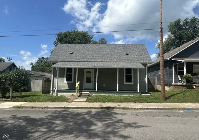 Photo 2 of Sale Pending at 430 E Walnut St, Martinsville, IN 46151 | MLS# 22103351 | Listing updated on 2026-08-04