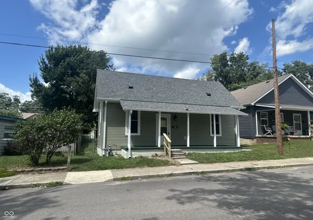 Photo 2 of Sale Pending at 430 E Walnut St, Martinsville, IN 46151 | MLS# 22103351 | Listing updated on 2026-08-04