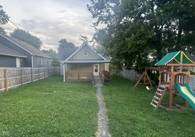 Photo 3 of Sale Pending at 430 E Walnut St, Martinsville, IN 46151 | MLS# 22103351 | Listing updated on 2026-08-04