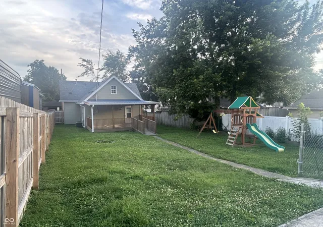 Photo 4 of Sale Pending at 430 E Walnut St, Martinsville, IN 46151 | MLS# 22103351 | Listing updated on 2026-08-04