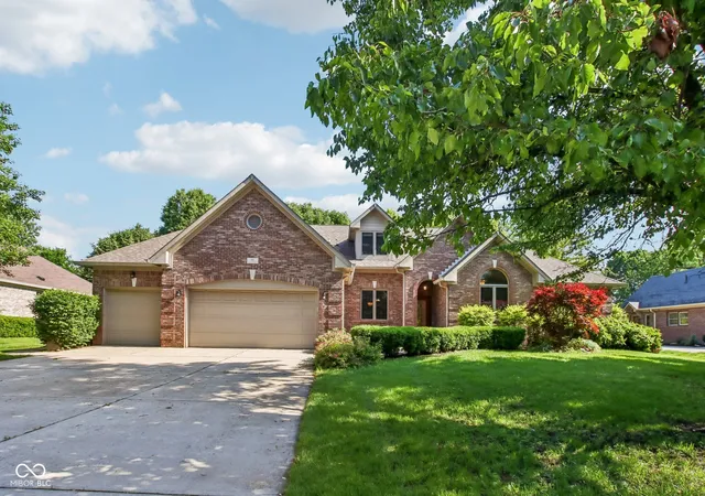 1st image of 142 E Banta Rd, Indianapolis, IN 46227 | MLS# 22103381