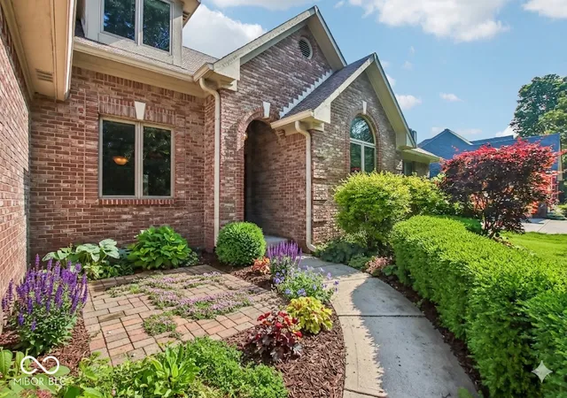 2nd image of 142 E Banta Rd, Indianapolis, IN 46227 | MLS# 22103381