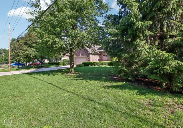3rd image of 142 E Banta Rd, Indianapolis, IN 46227 | MLS# 22103381