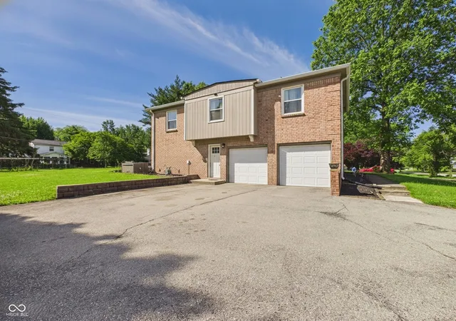 Photo 3 of Single family home for sale at 7931 Buckskin Dr, Indianapolis, IN 46250 | MLS# 22103386 | Listing updated on 2026-08-16