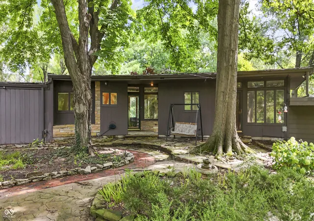 1st image of 10 Overlook Dr, Anderson, IN 46011 | MLS# 22103396