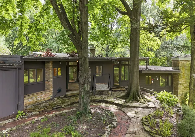 2nd image of 10 Overlook Dr, Anderson, IN 46011 | MLS# 22103396