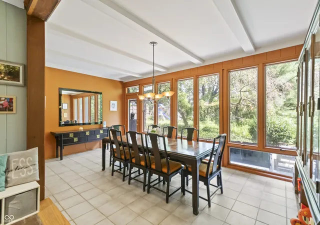 Photo 3 of Sale Pending at 10 Overlook Dr, Anderson, IN 46011 | MLS# 22103396 | Listing updated on 2026-09-23