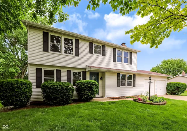 2nd image of 11357 Wood Creek Dr, Carmel, IN 46033 | MLS# 22103398