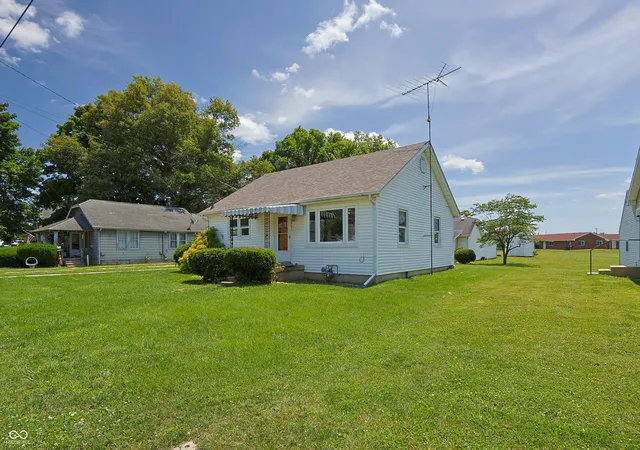 2nd image of 2341 Indiana Ave, Columbus, IN 47201 | MLS# 22103525