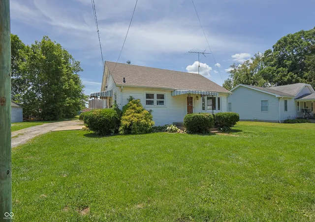 3rd image of 2341 Indiana Ave, Columbus, IN 47201 | MLS# 22103525