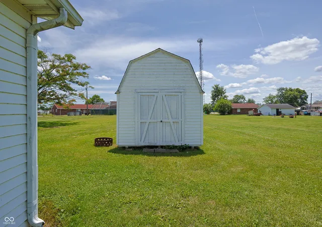 32nd image of 2341 Indiana Ave, Columbus, IN 47201 | MLS# 22103525