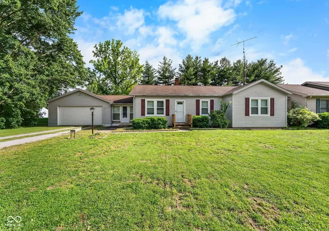 Homes for sale in Seymour, IN | 10977 E County Road 1025 N, Seymour, IN 47274 | MLS# 22103552